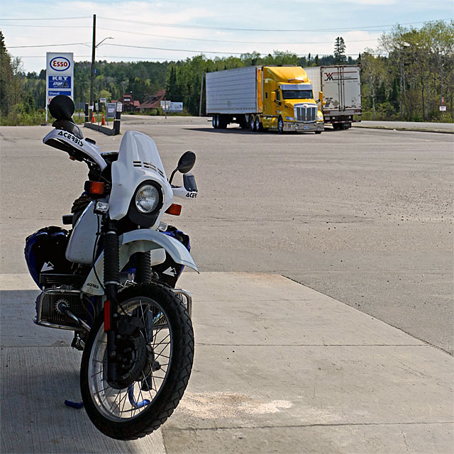 Tankstop auf dem Weg nach Batchawana Bay