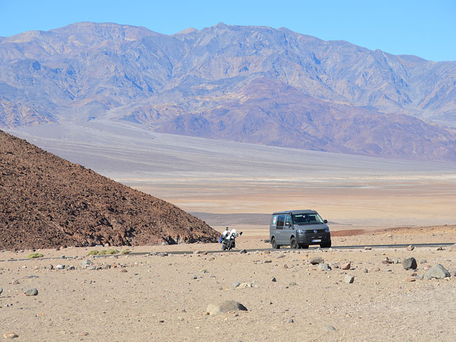 Unterwegs im Death Valley Nationalpark in Kalifornien Shoshone · Death Valley