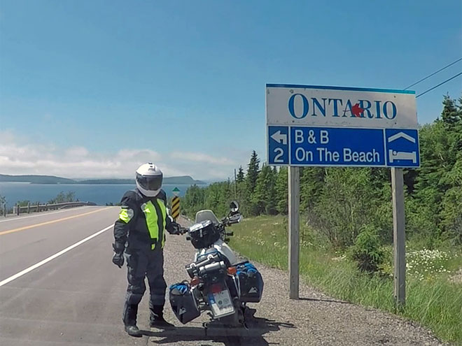 Fahrt zum Mirror Lake im kanadischen Ontario Mirror Lake im kanadischen Ontario