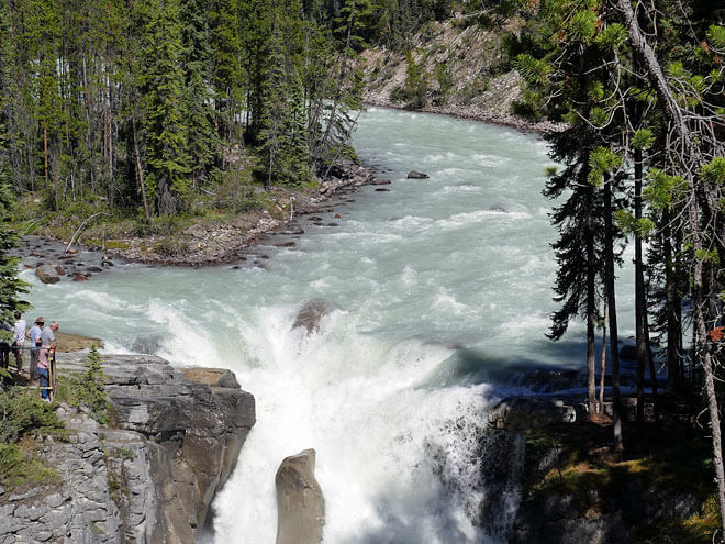 Unterwegs im Nationalpark Jasper in der kanadischen Provinz Alberta Sunwapta Falls
