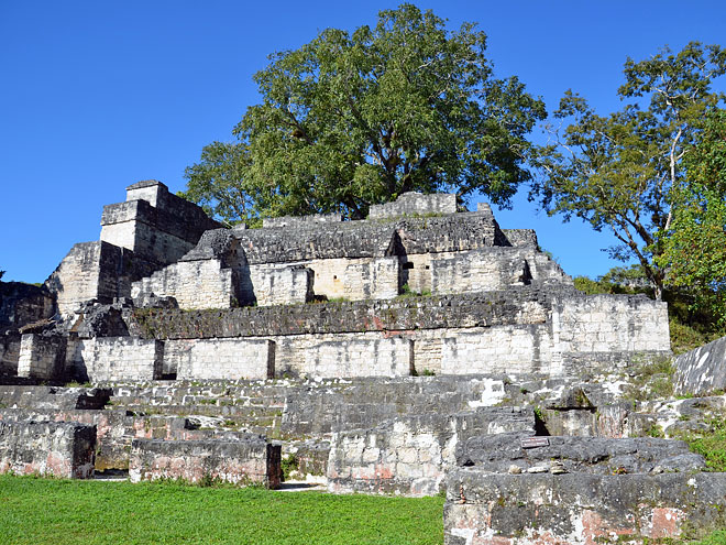 Unterwegs nach Tikal in Guatemala mit seinen Tempelanlagen Tikal